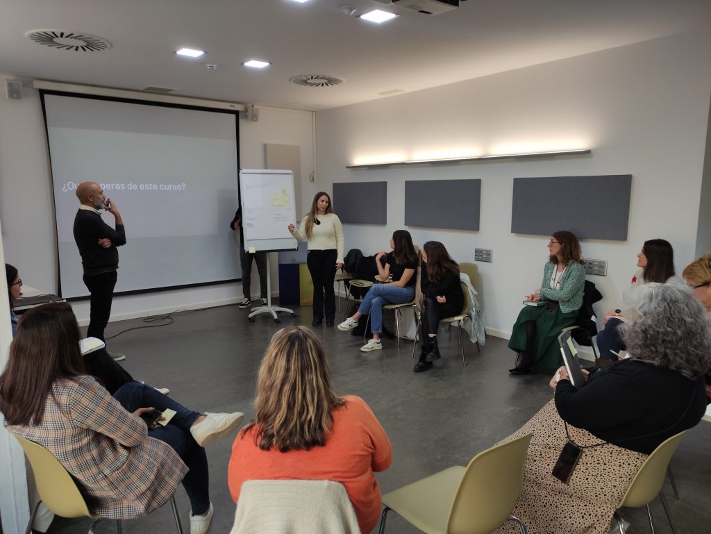 Fotografía de participantes en el ciclo de talleres Triple Balance para Organizaciones de Futuro