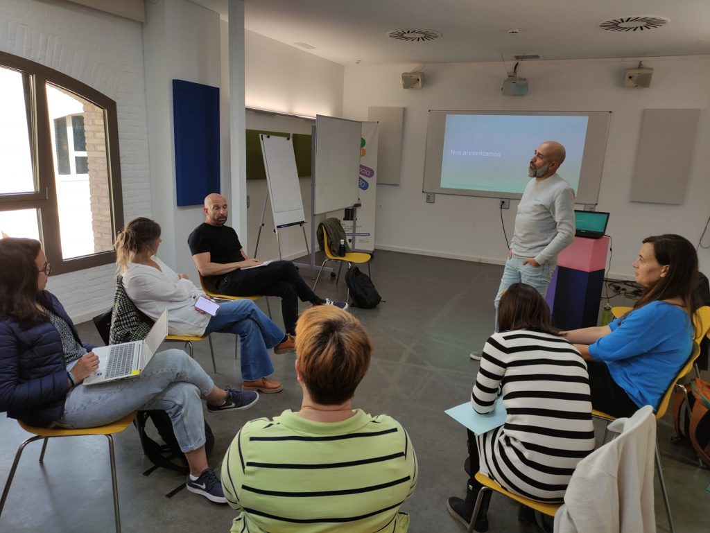 Fotografía de participantes en el ciclo de talleres Triple Balance para Organizaciones de Futuro